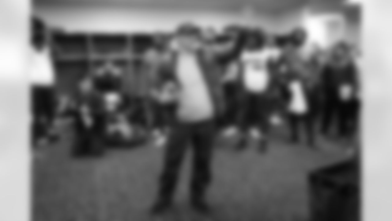 Pittsburgh Steelers vs Buffalo Bills, Regular Season, November 30, 2025 at Acrisure Stadium.