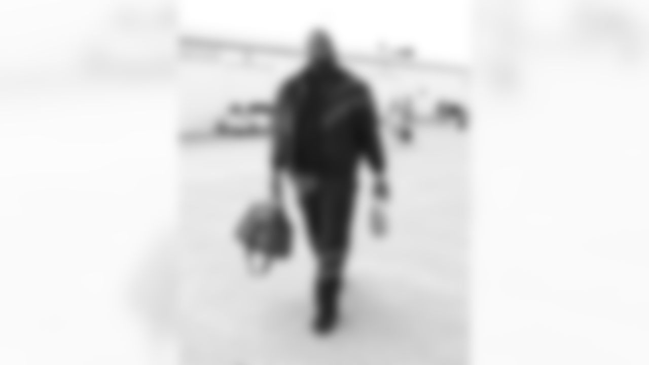 Phidarian Mathis (72). Buffalo Bills Travel to Miami, November 08, 2025 at Buffalo Niagara International Airport.