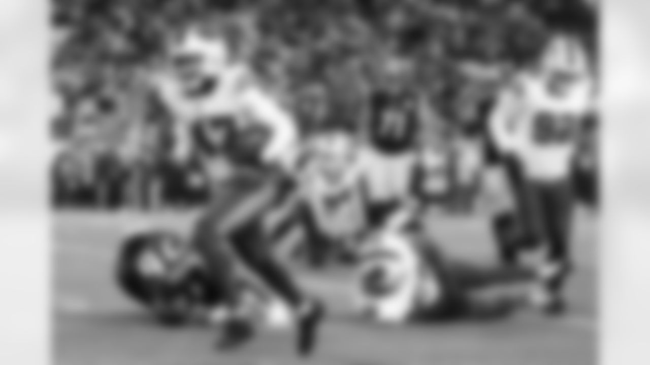 Pittsburgh Steelers vs Buffalo Bills, Regular Season, November 30, 2025 at Acrisure Stadium.