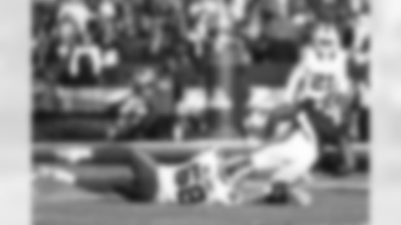 Cleveland Browns vs Buffalo Bills, Regular Season, December 21, 2025 at Huntington Bank Field.