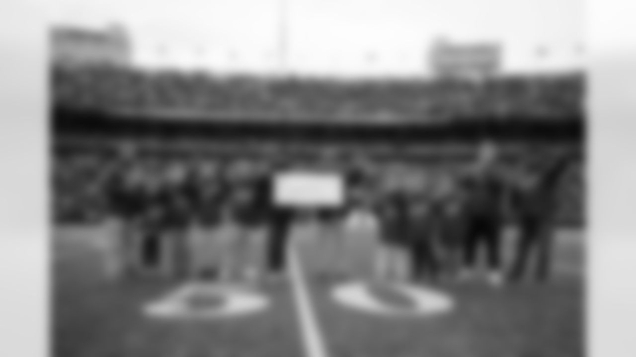 Buffalo Bills vs Tampa Bay Buccaneers, Regular Season, November 16, 2025 at Highmark Stadium.