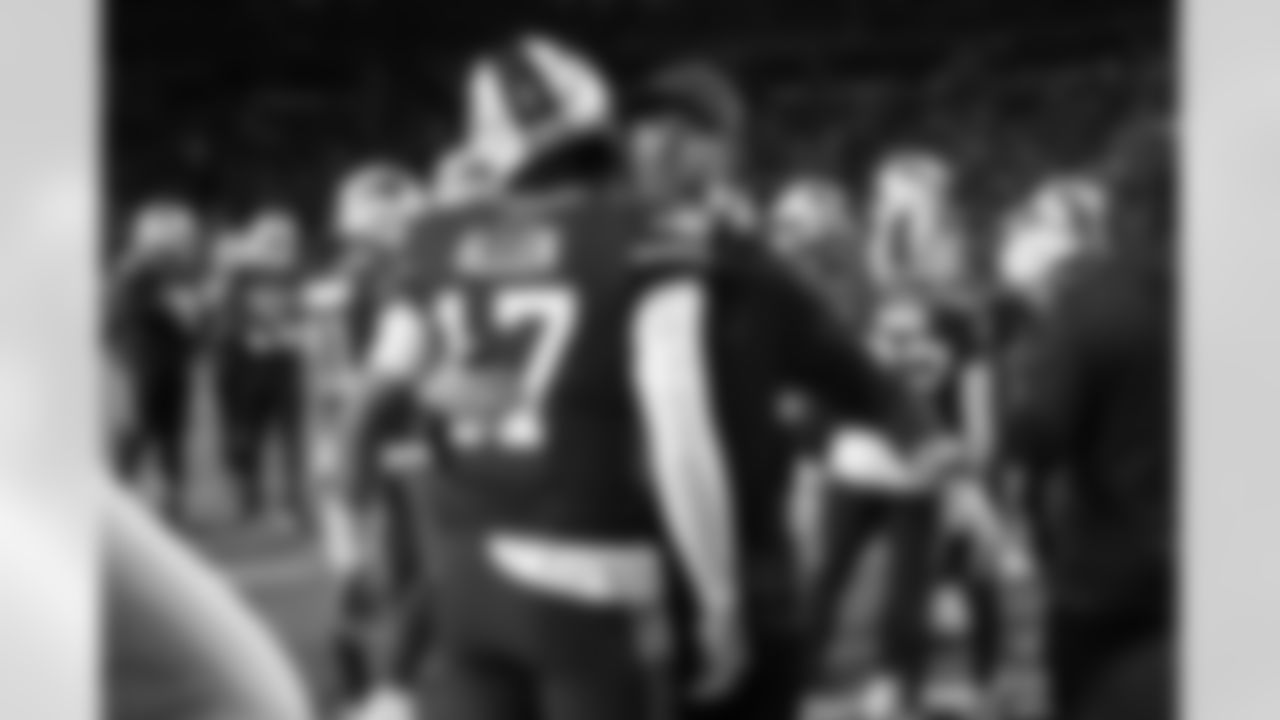 Buffalo Bills vs Miami Dolphins, Regular Season, September 18, 2025 at Highmark Stadium.