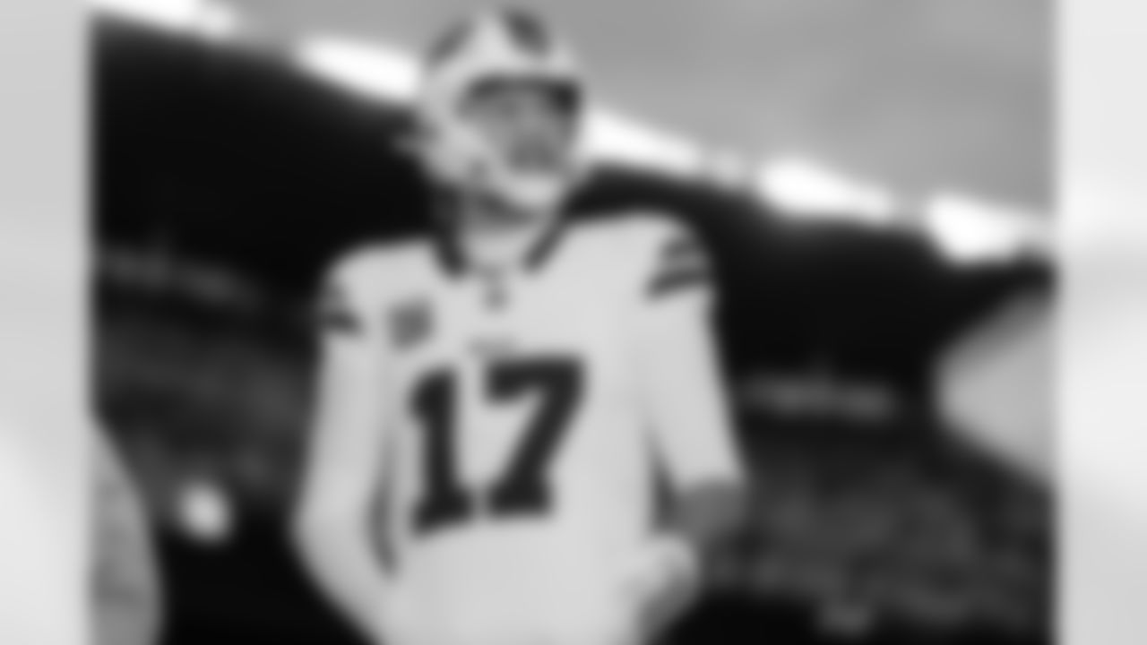 Pittsburgh Steelers vs Buffalo Bills, Regular Season, November 30, 2025 at Acrisure Stadium.