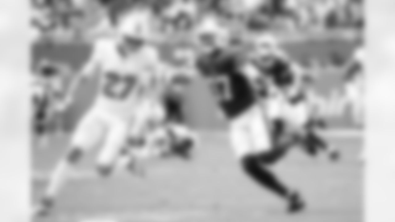 Miami Dolphins vs Buffalo Bills, Regular Season, November 09, 2025 at Hard Rock Stadium.