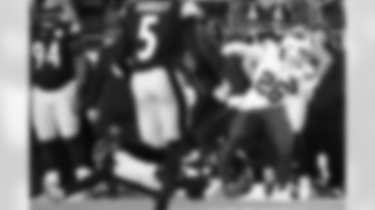 Pittsburgh Steelers vs Buffalo Bills, Regular Season, November 30, 2025 at Acrisure Stadium.