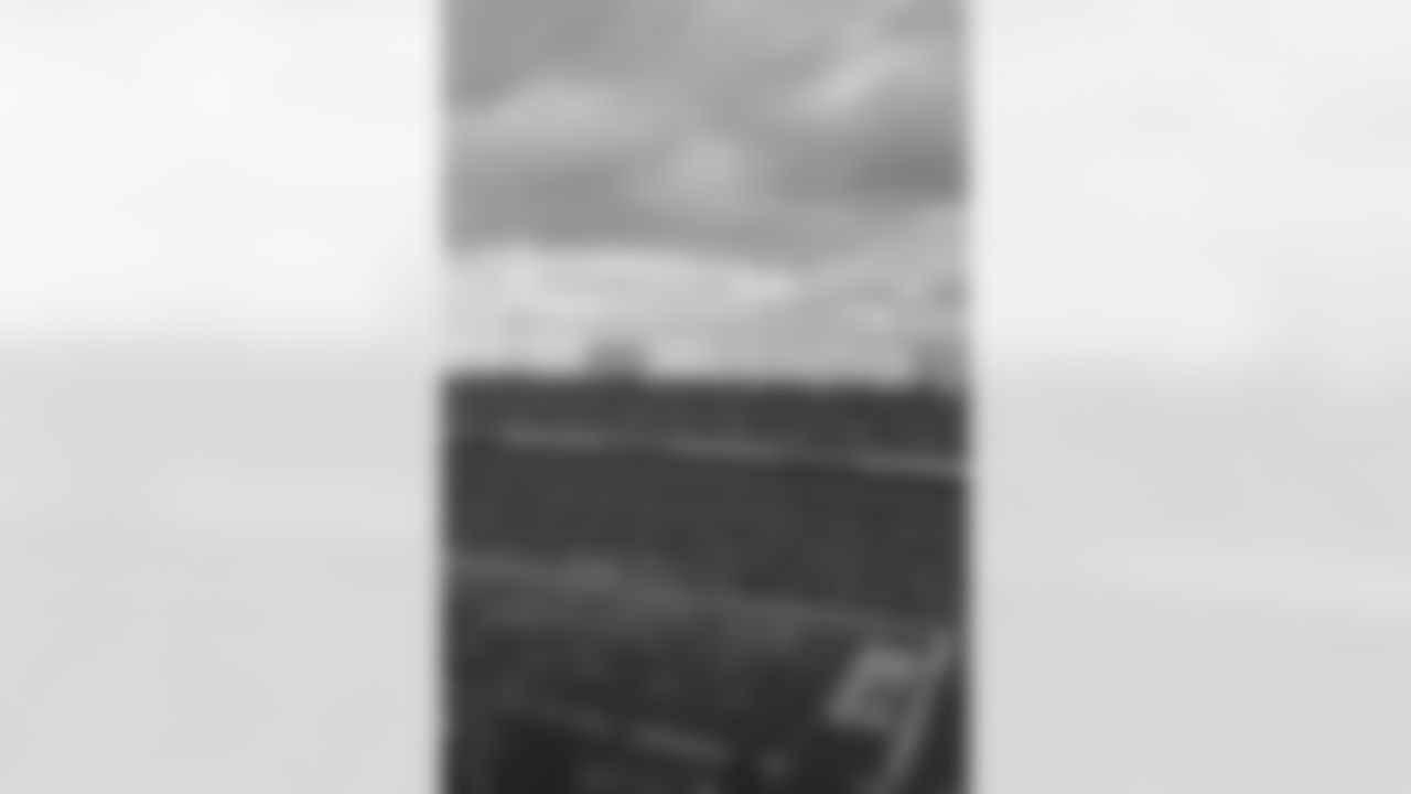 Buffalo Bills vs Tampa Bay Buccaneers, Regular Season, November 17, 2025 at Highmark Stadium.