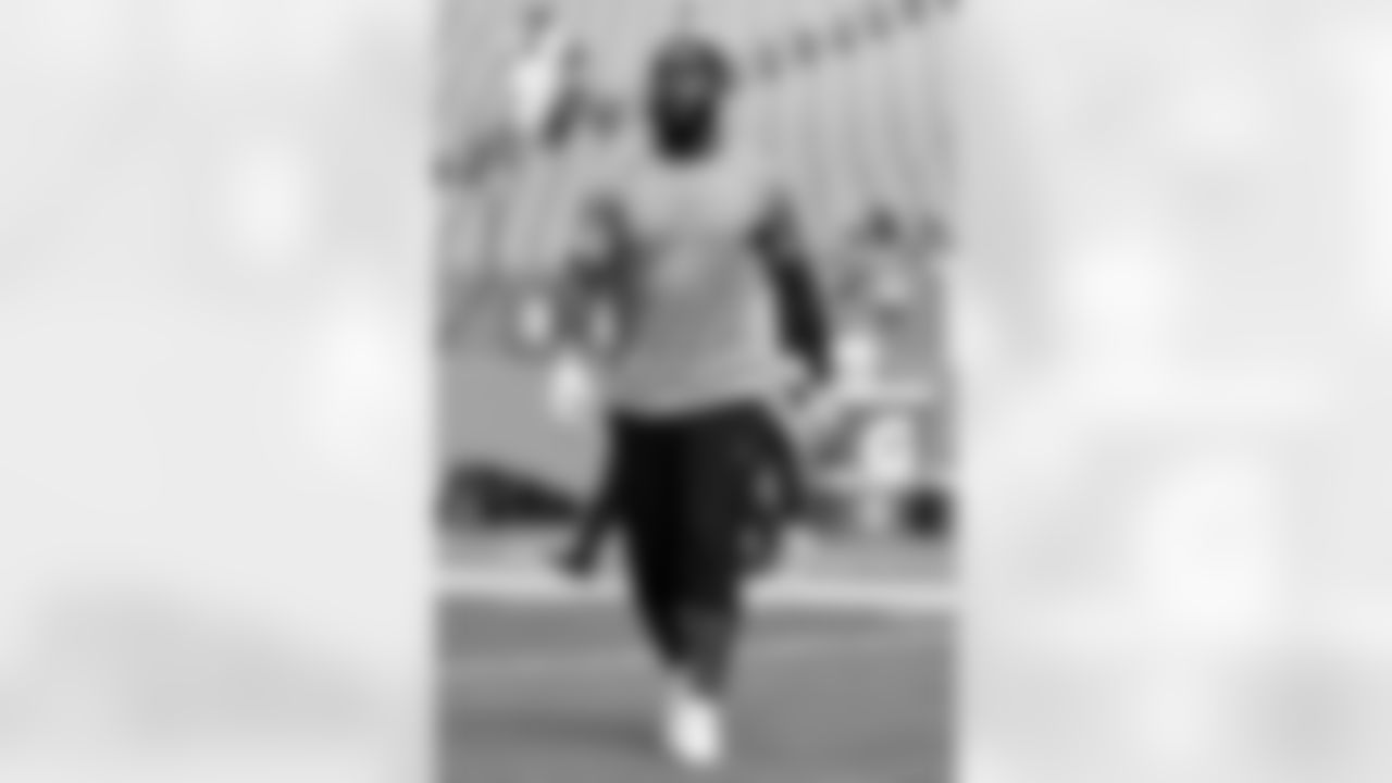 Miami Dolphins vs Buffalo Bills, Regular Season, November 09, 2025 at Hard Rock Stadium.