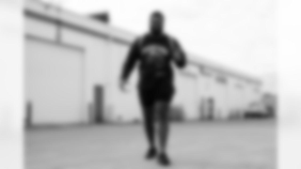 Jordan Phillips (52). Buffalo Bills Travel to Miami, November 08, 2025 at Buffalo Niagara International Airport.