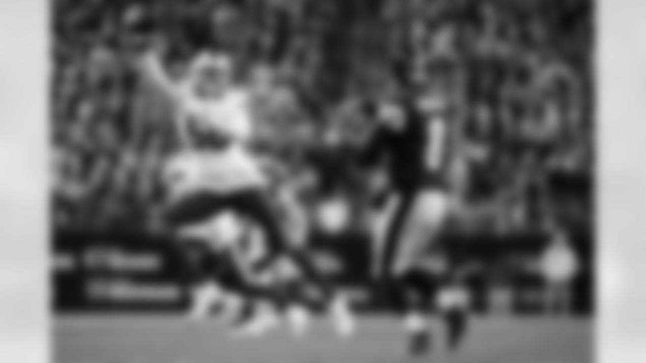 Pittsburgh Steelers vs Buffalo Bills, Regular Season, November 30, 2025 at Acrisure Stadium.