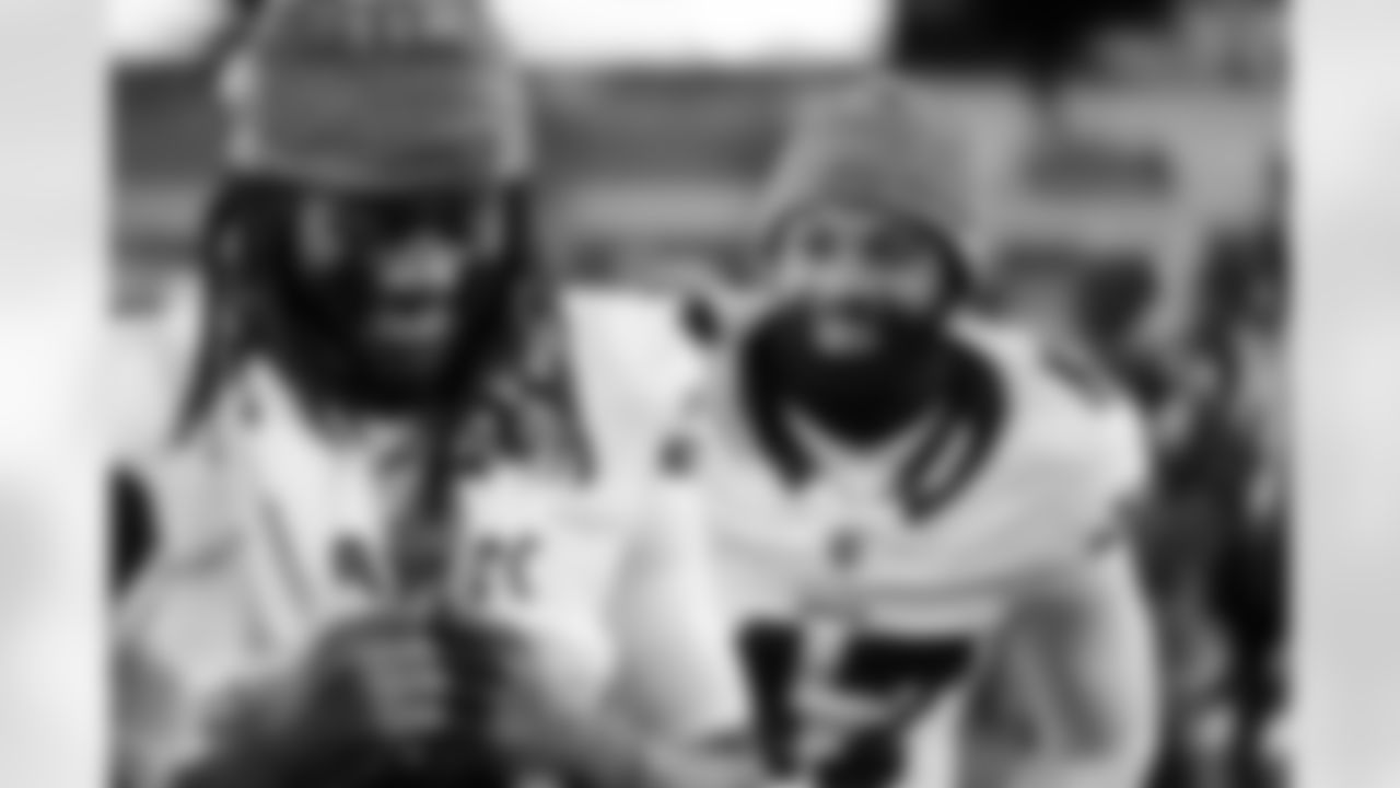 Pittsburgh Steelers vs Buffalo Bills, Regular Season, November 30, 2025 at Acrisure Stadium.