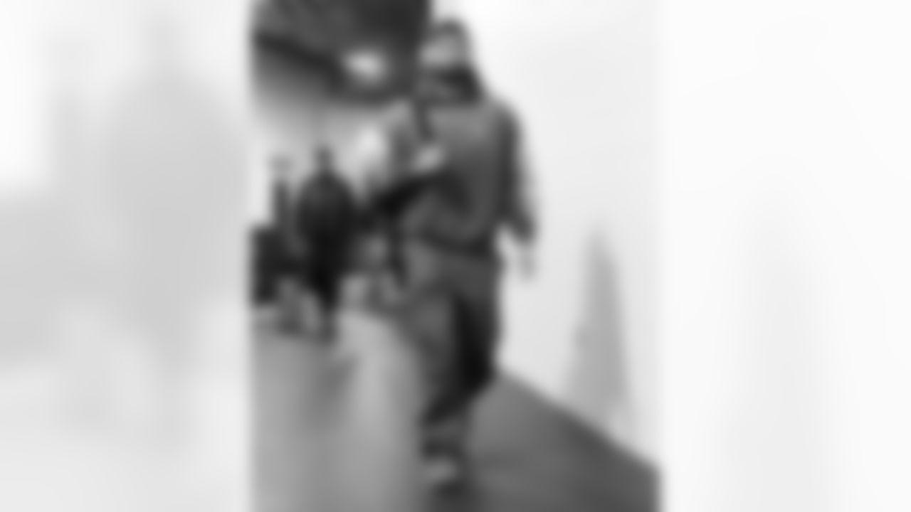 Pittsburgh Steelers vs Buffalo Bills, Regular Season, November 30, 2025 at Acrisure Stadium.