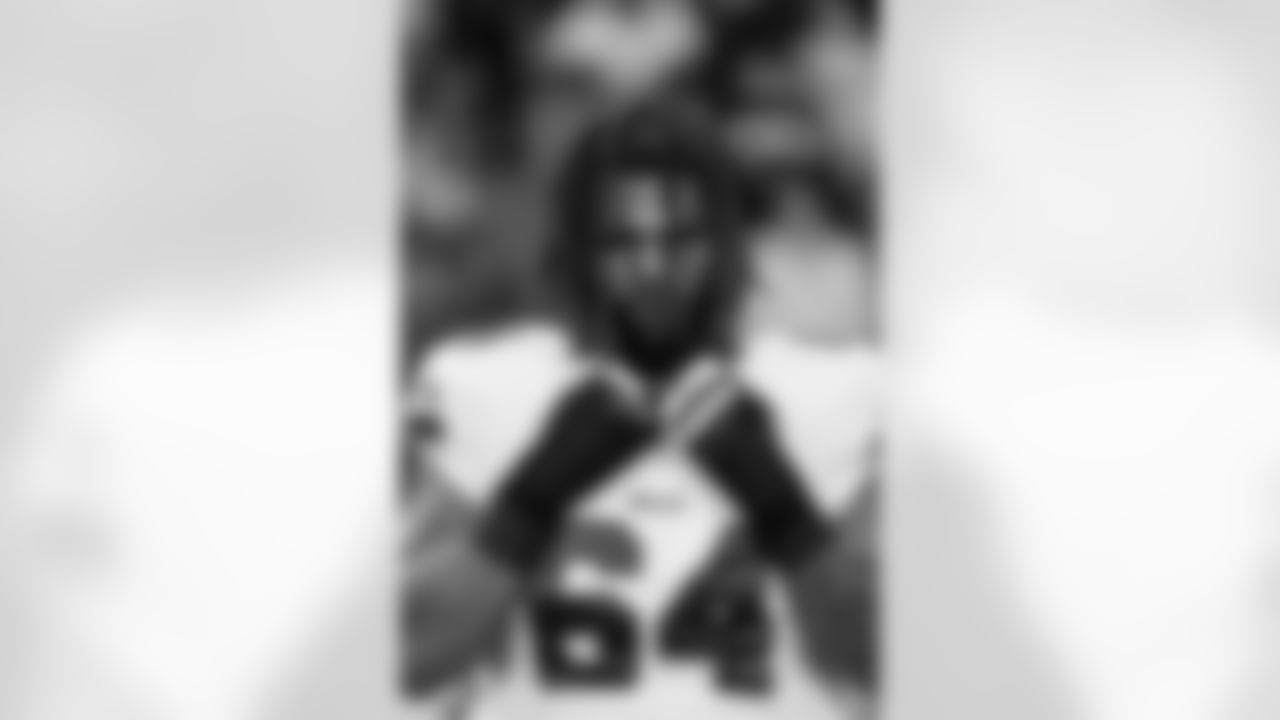 Pittsburgh Steelers vs Buffalo Bills, Regular Season, November 30, 2025 at Acrisure Stadium.