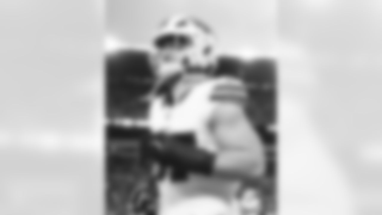 Pittsburgh Steelers vs Buffalo Bills, Regular Season, November 30, 2025 at Acrisure Stadium.