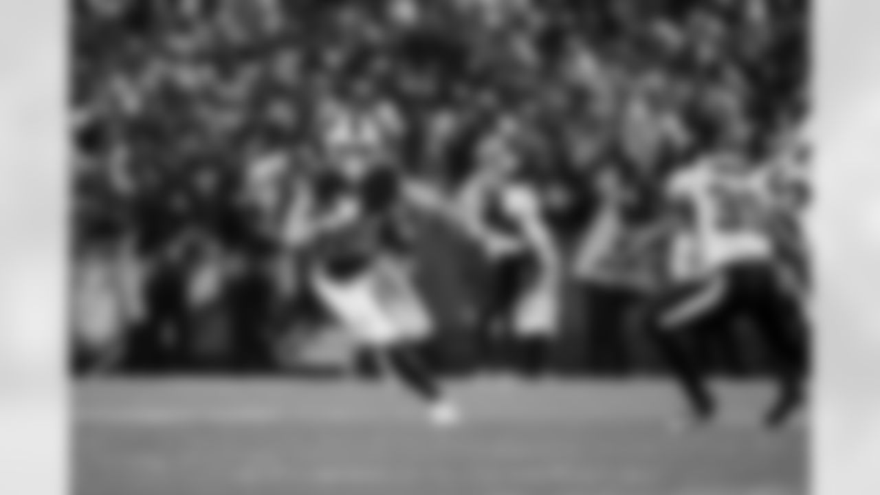 Buffalo Bills vs Philadelphia Eagles, Regular Season, December 28, 2025 at Highmark Stadium.