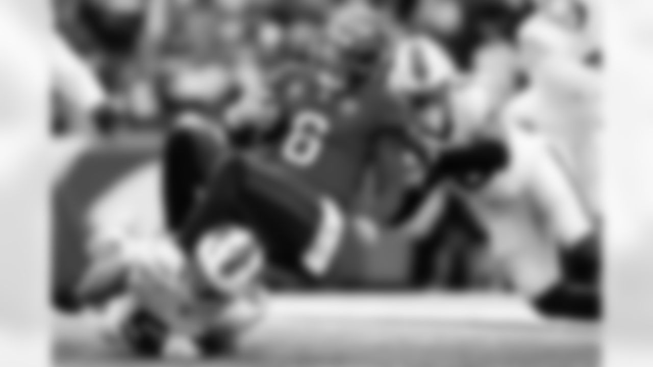 Buffalo Bills vs Tampa Bay Buccaneers, Regular Season, November 16, 2025 at Highmark Stadium.