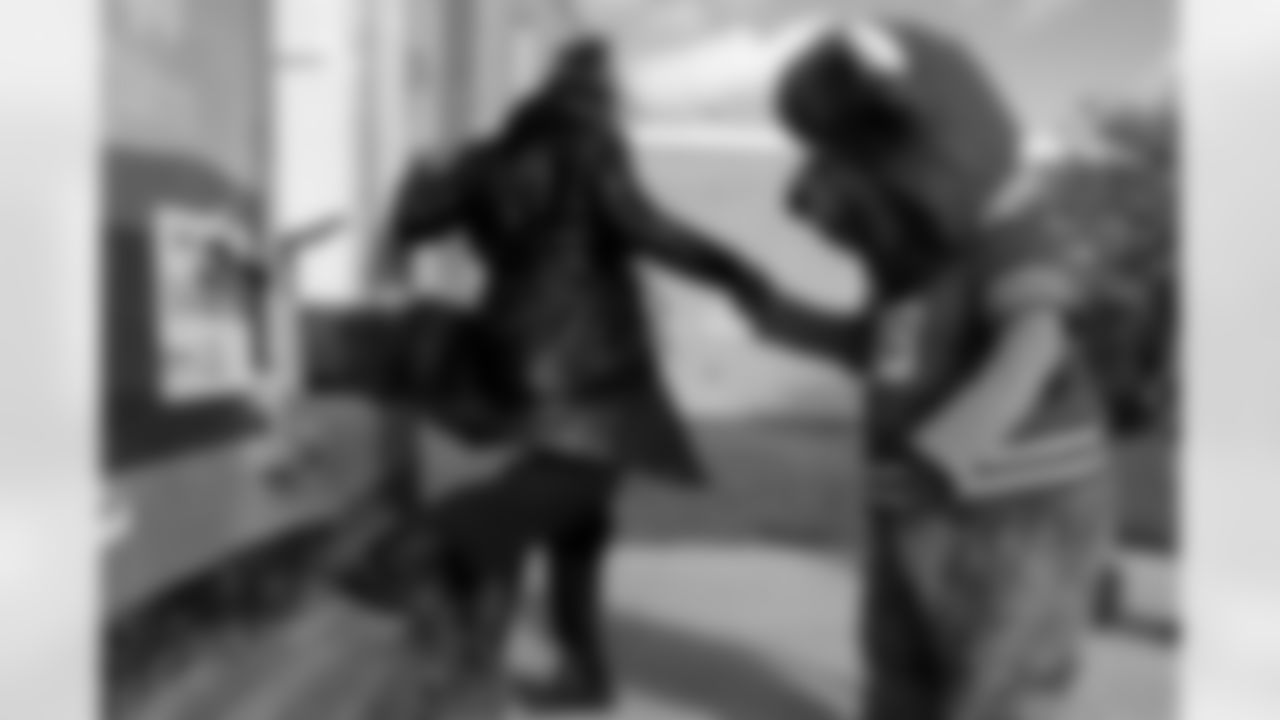 Free Mobile Food Markets, November 01, 2025 at #94 West Hertel Academy.