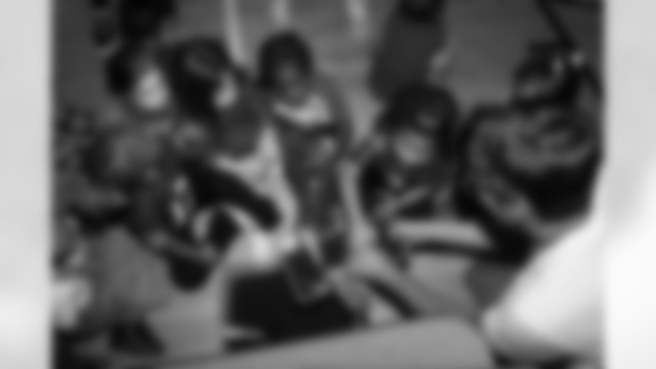 In celebration of Huddle for Hunger, the Bills Foundation, Wegmans and Grassroots Gardens of WNY visited Buffalo Public School for a food focused activity on October 9.