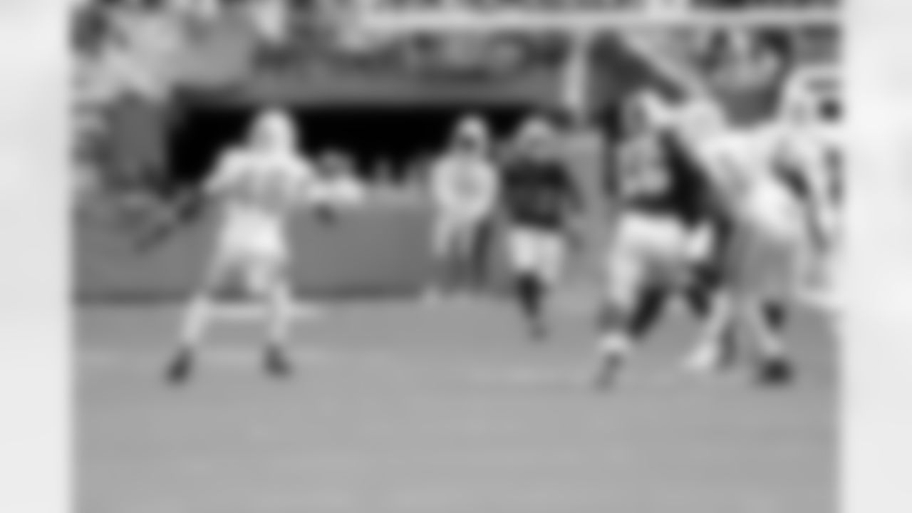 Miami Dolphins vs Buffalo Bills, Regular Season, November 09, 2025 at Hard Rock Stadium.