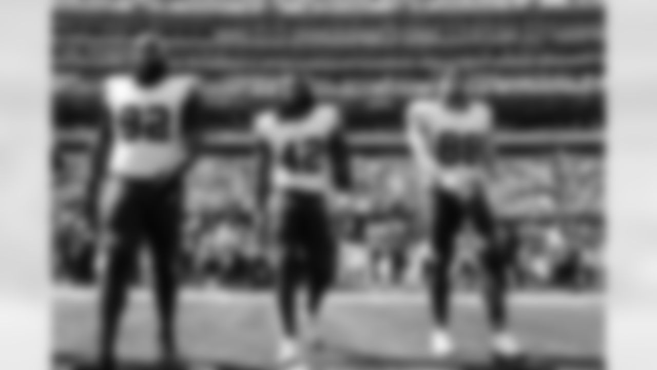 DaQuan Jones (92), Dorian Williams (42), Dawson Knox (88). New York Jets vs Buffalo Bills, Regular Season, September 14, 2025 at Metlife Stadium.