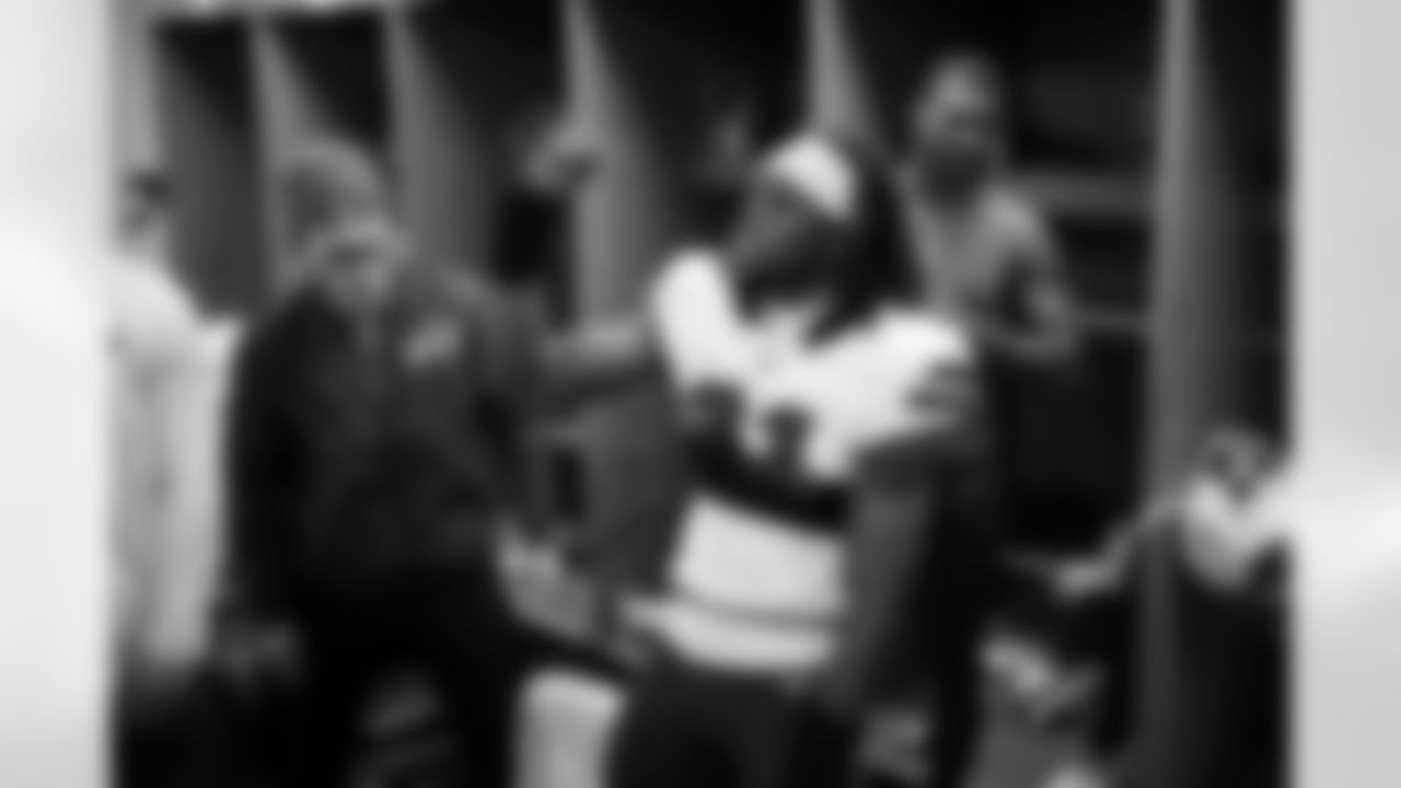 Pittsburgh Steelers vs Buffalo Bills, Regular Season, November 28, 2025 at Acrisure Stadium.