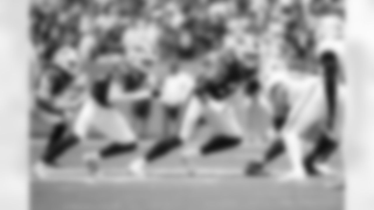 Miami Dolphins vs Buffalo Bills, Regular Season, November 09, 2025 at Hard Rock Stadium.