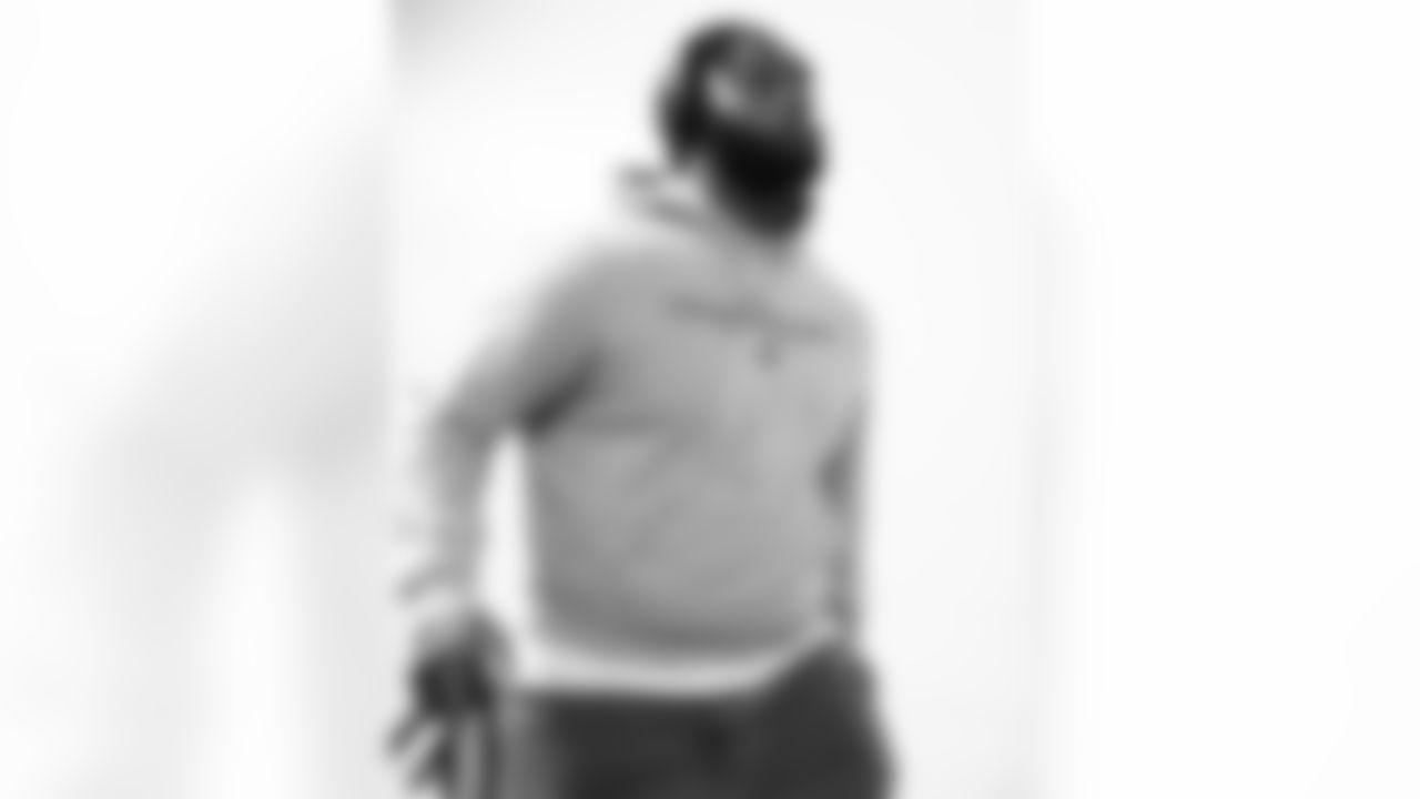 Pittsburgh Steelers vs Buffalo Bills, Regular Season, November 30, 2025 at Acrisure Stadium.