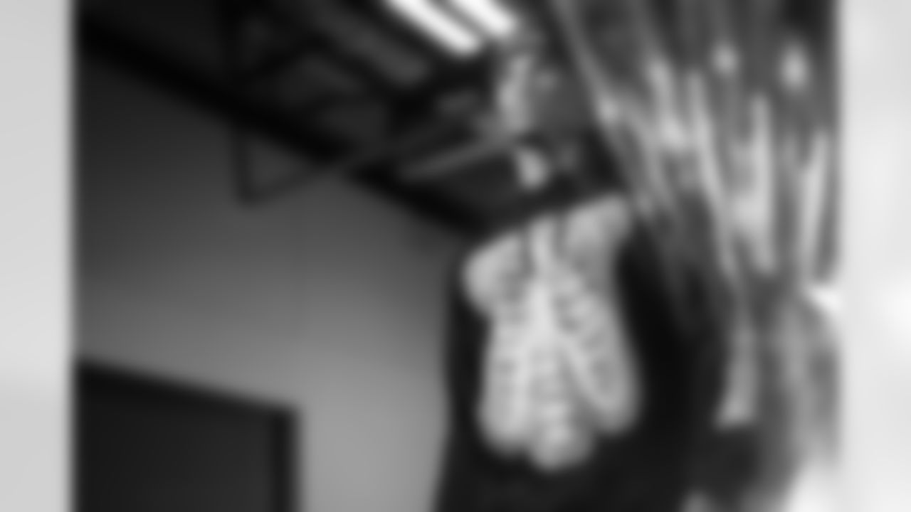 Pittsburgh Steelers vs Buffalo Bills, Regular Season, November 30, 2025 at Acrisure Stadium.