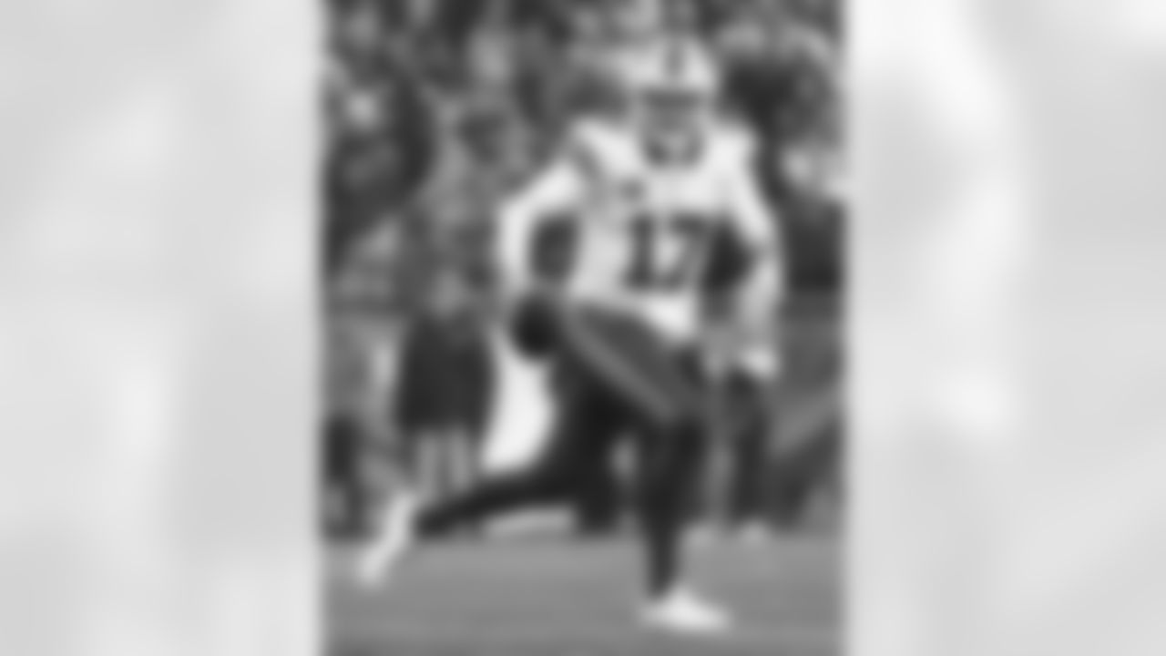 New England Patriots vs Buffalo Bills, Regular Season, December 14, 2025 at Gillette Stadium.