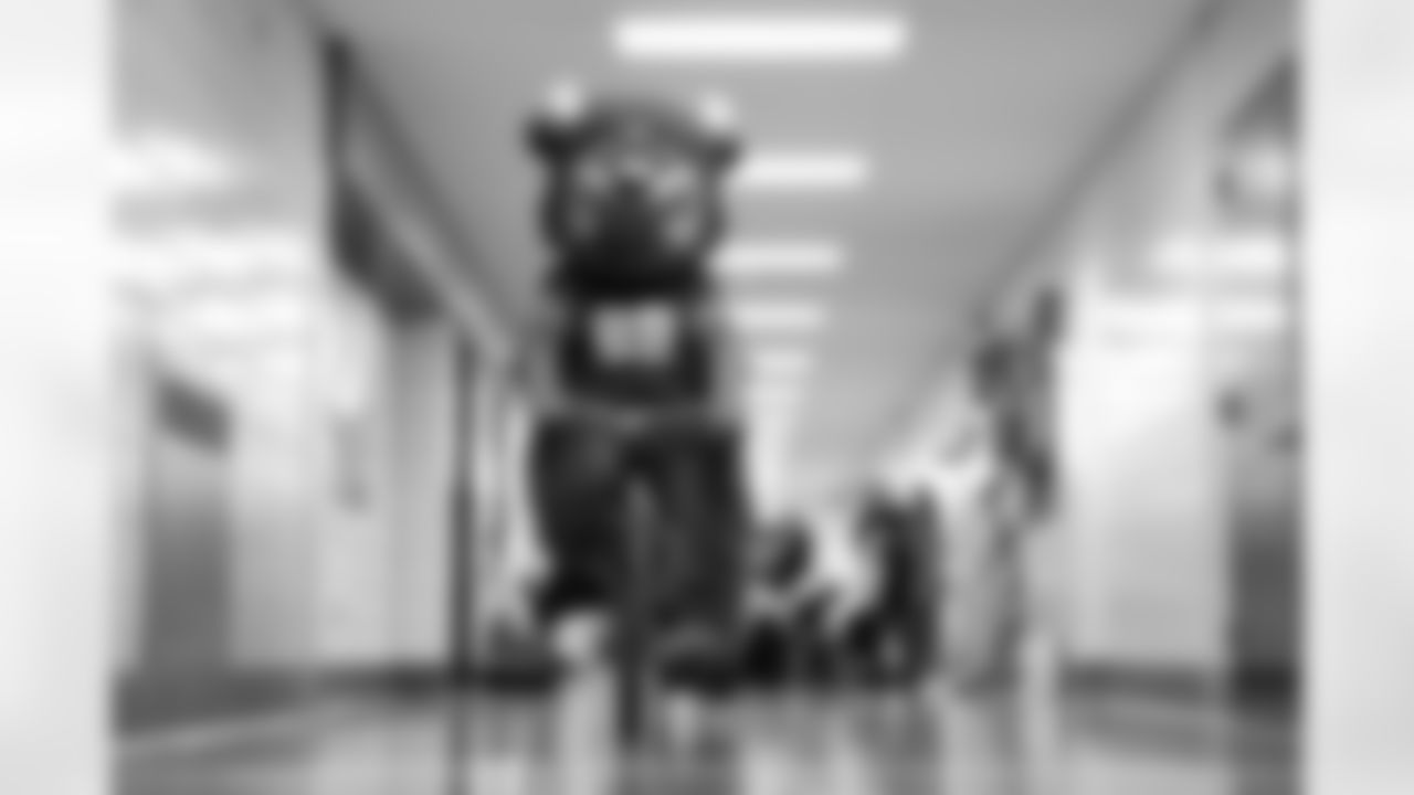 Free Mobile Food Markets, November 01, 2025 at #94 West Hertel Academy.