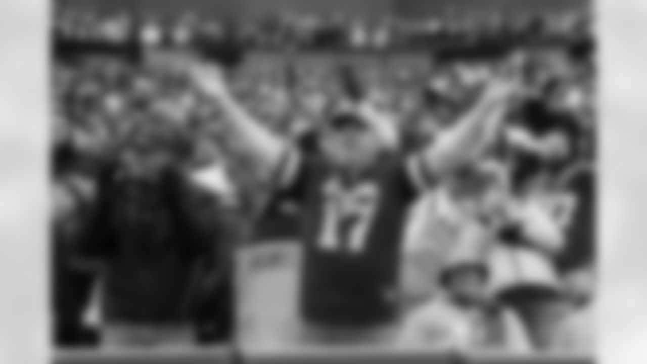 Buffalo Bills vs Tampa Bay Buccaneers, Regular Season, November 16, 2025 at Highmark Stadium.