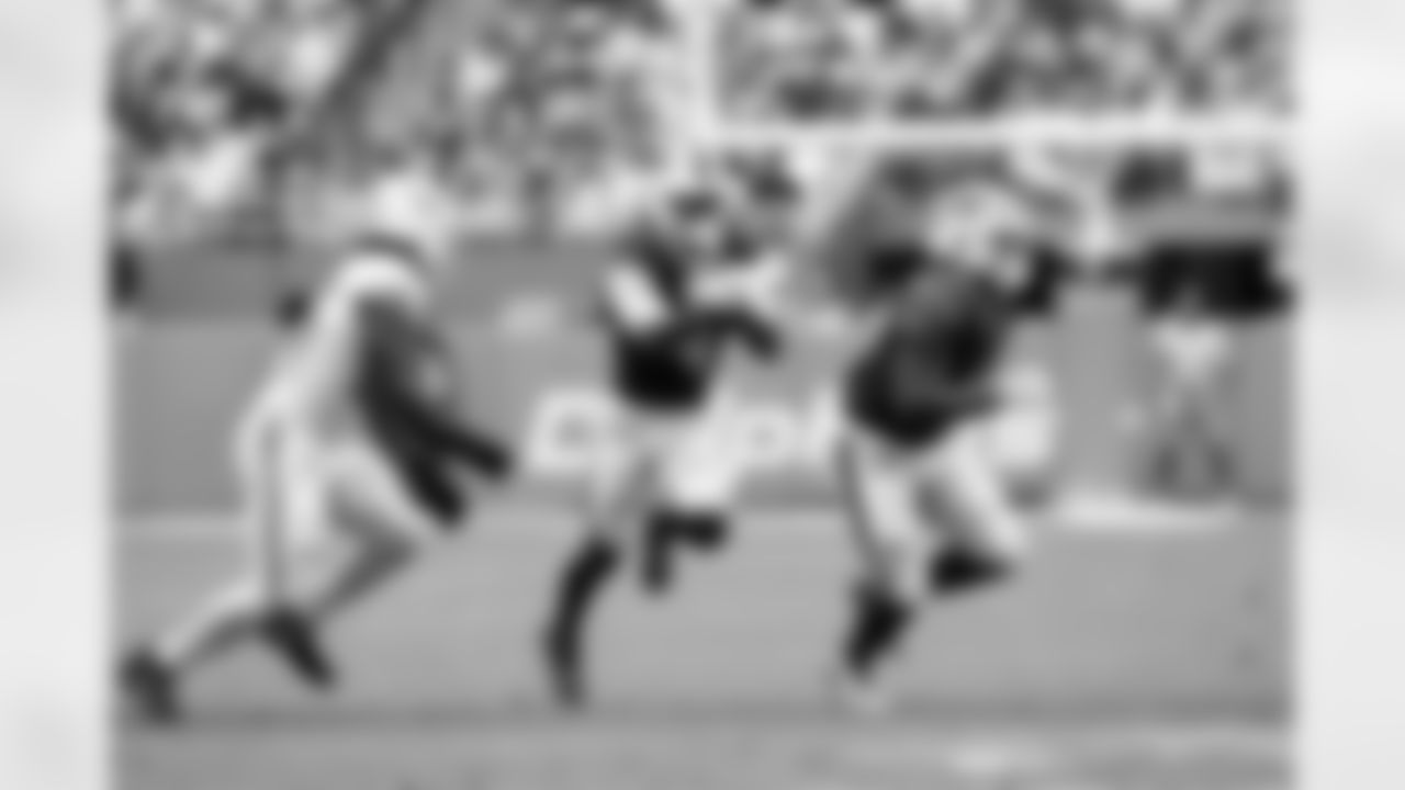 Miami Dolphins vs Buffalo Bills, Regular Season, November 09, 2025 at Hard Rock Stadium.