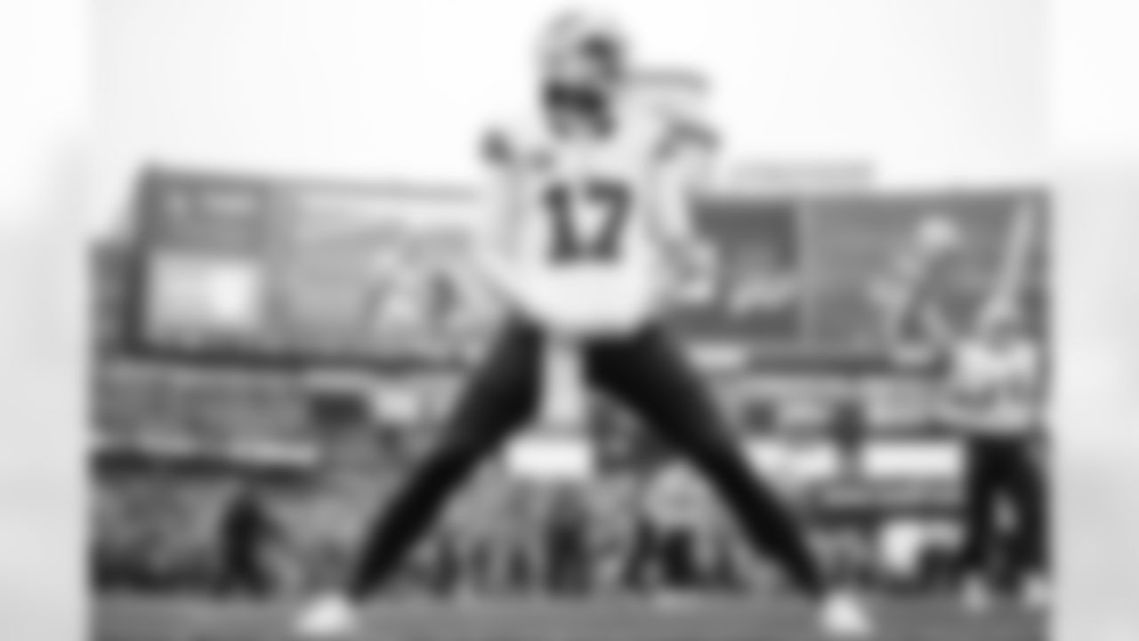 New England Patriots vs Buffalo Bills, Regular Season, December 14, 2025 at Gillette Stadium.