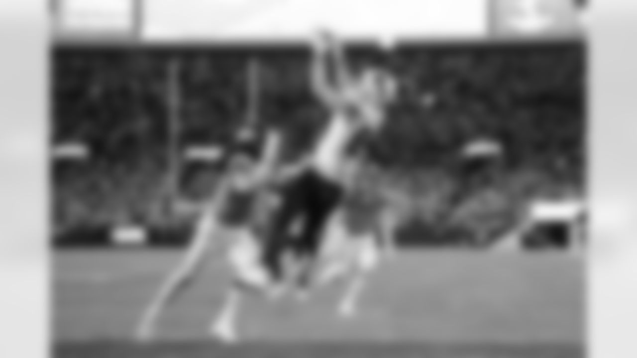 Dalton Kincaid (86). Buffalo Bills vs Denver Broncos, Divisional Game, January 17, 2026 at Empower Field at Mile High.