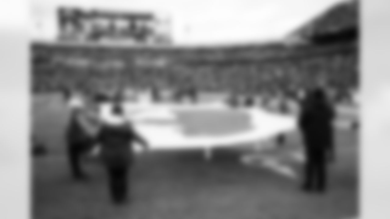 Buffalo Bills vs Tampa Bay Buccaneers, Regular Season, November 16, 2025 at Highmark Stadium.