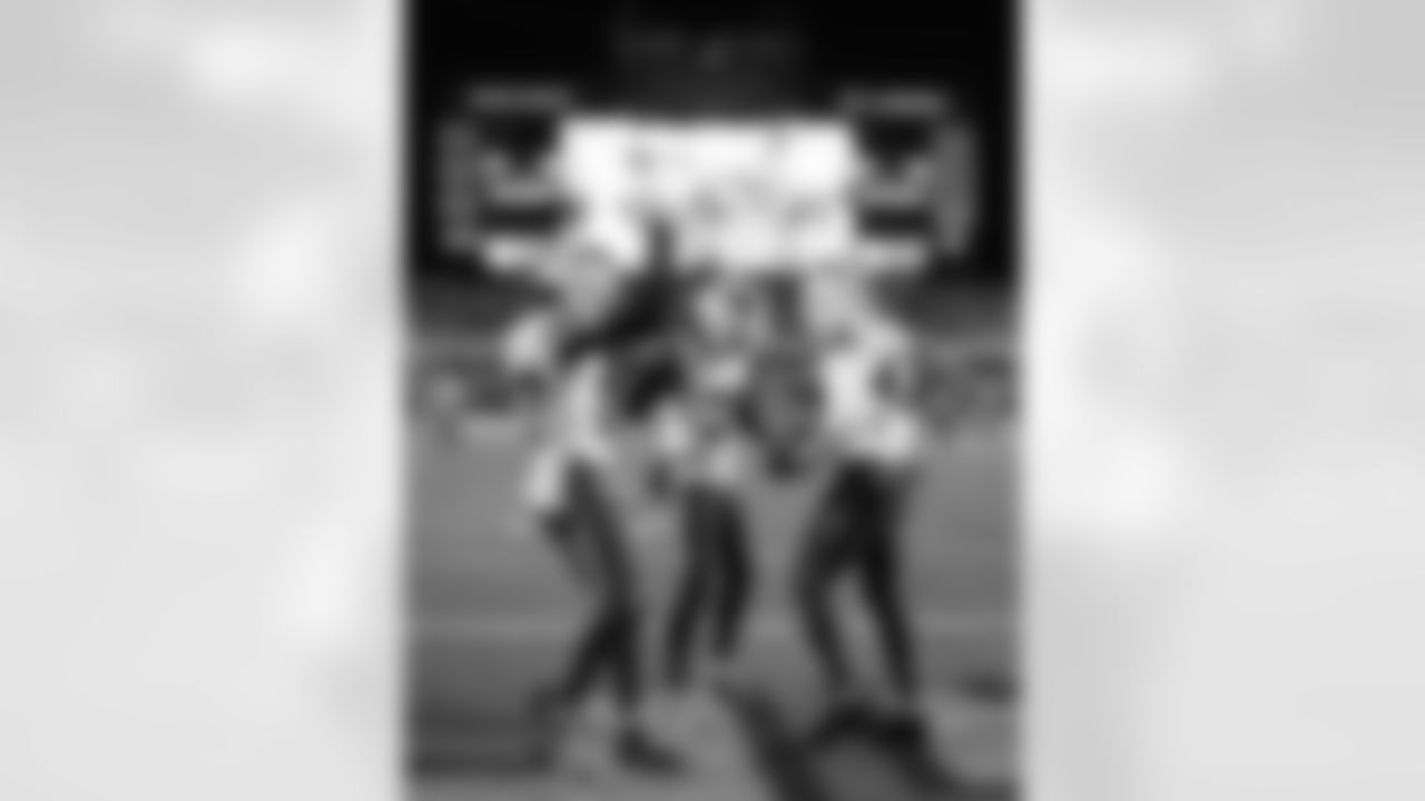 Pittsburgh Steelers vs Buffalo Bills, Regular Season, November 30, 2025 at Acrisure Stadium.