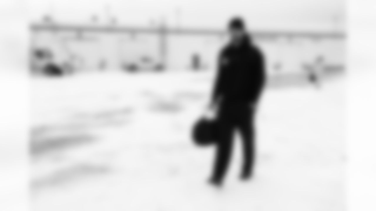 Keleki Latu (83). Buffalo Bills travel to Denver, January 16, 2026 at Buffalo Niagara International Airport.