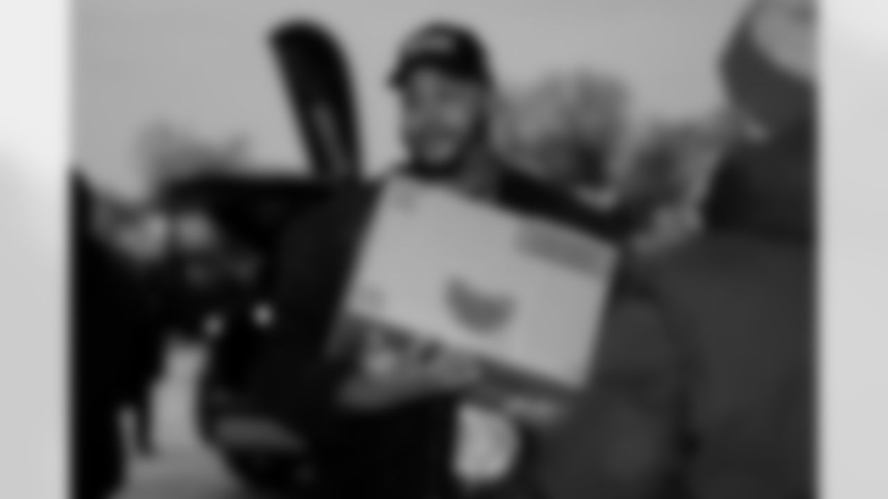 Dion's Dreamers Food Giveaway, December 09, 2025 at the Salvation Army.