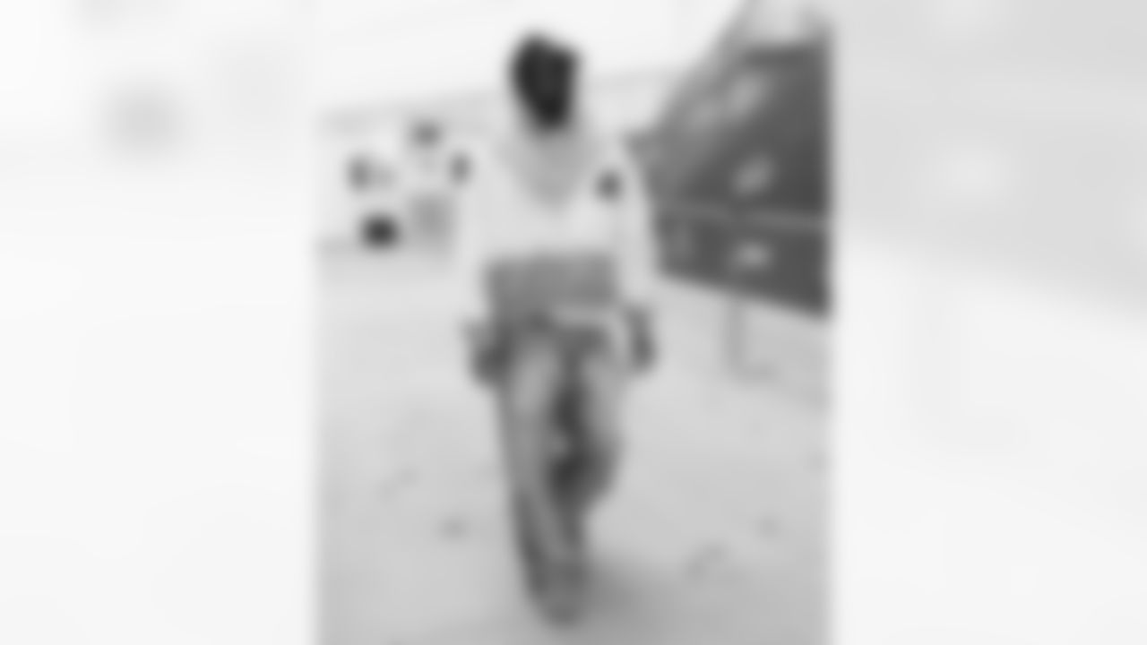 Buffalo Bills vs Tampa Bay Buccaneers, Regular Season, November 16, 2025 at Highmark Stadium.