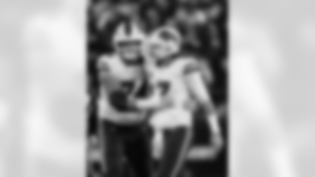 Pittsburgh Steelers vs Buffalo Bills, Regular Season, November 30, 2025 at Acrisure Stadium.