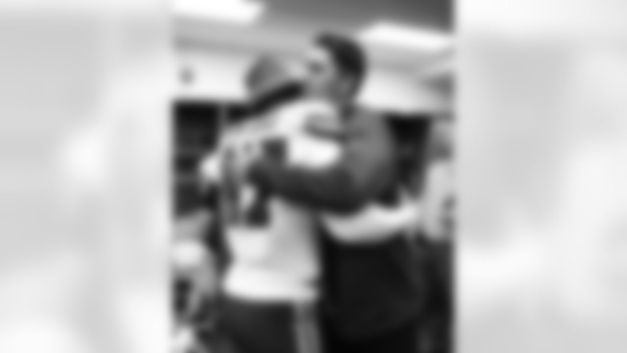 Pittsburgh Steelers vs Buffalo Bills, Regular Season, November 30, 2025 at Acrisure Stadium.