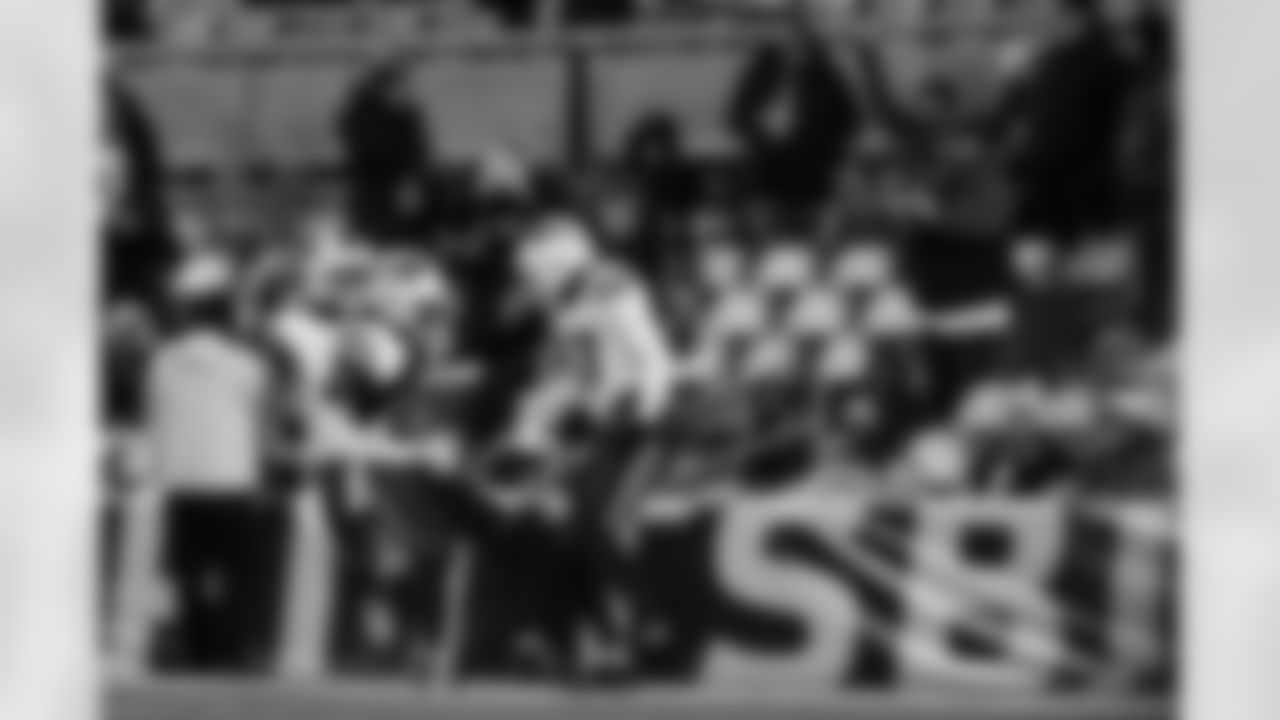 Pittsburgh Steelers vs Buffalo Bills, Regular Season, November 30, 2025 at Acrisure Stadium.