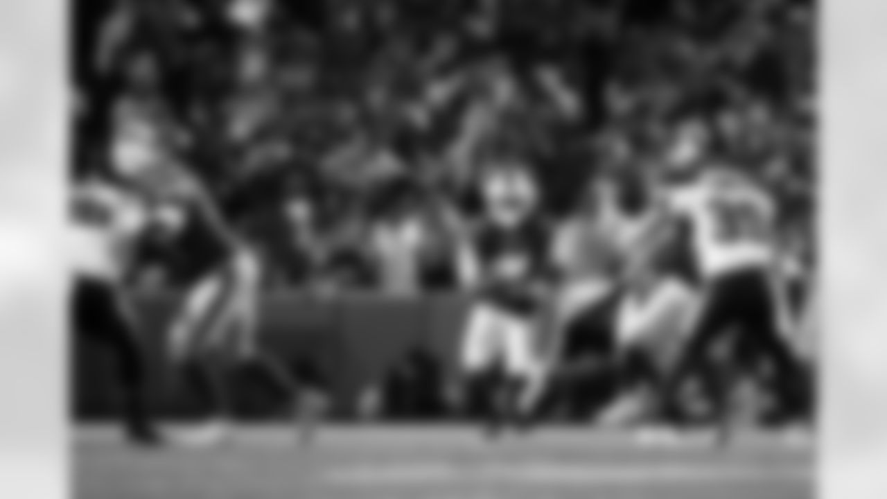 Buffalo Bills vs Philadelphia Eagles, Regular Season, December 28, 2025 at Highmark Stadium.