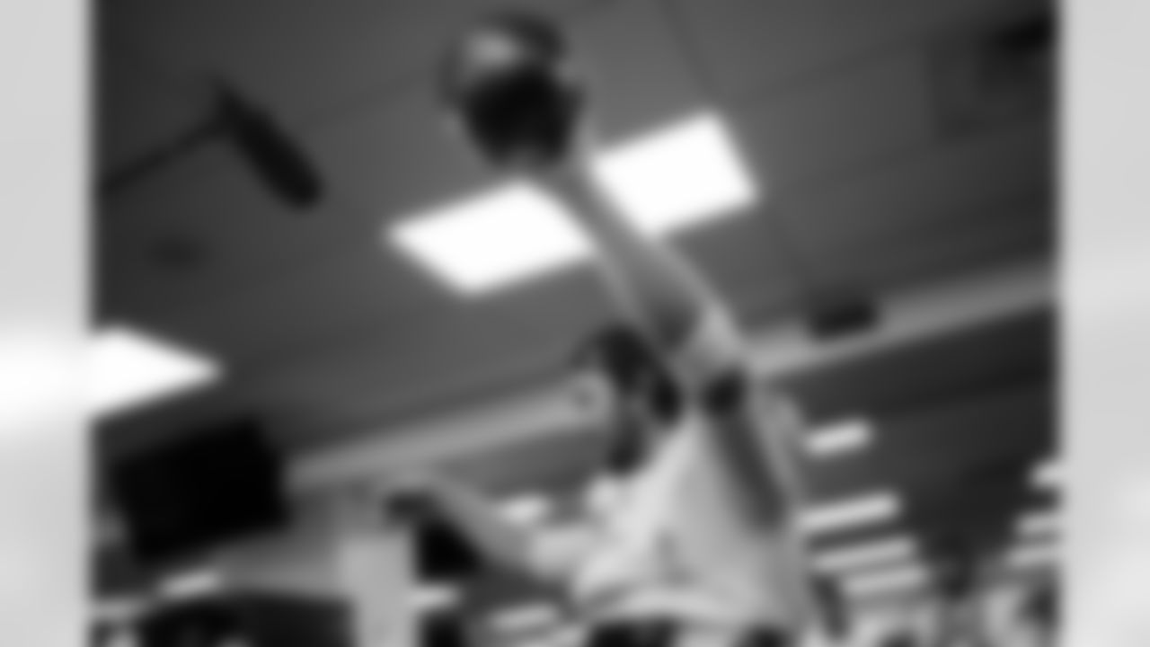 Pittsburgh Steelers vs Buffalo Bills, Regular Season, November 28, 2025 at Acrisure Stadium.