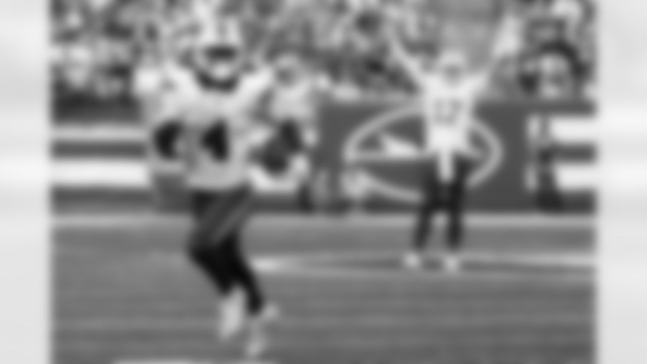 New York Jets vs Buffalo Bills, Regular Season, September 14, 2025 at Metlife Stadium.