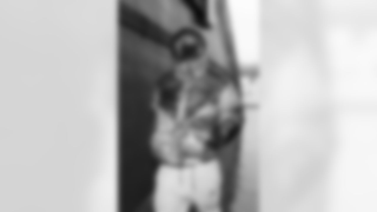 Buffalo Bills vs Philadelphia Eagles, Regular Season, December 28, 2025 at Highmark Stadium.