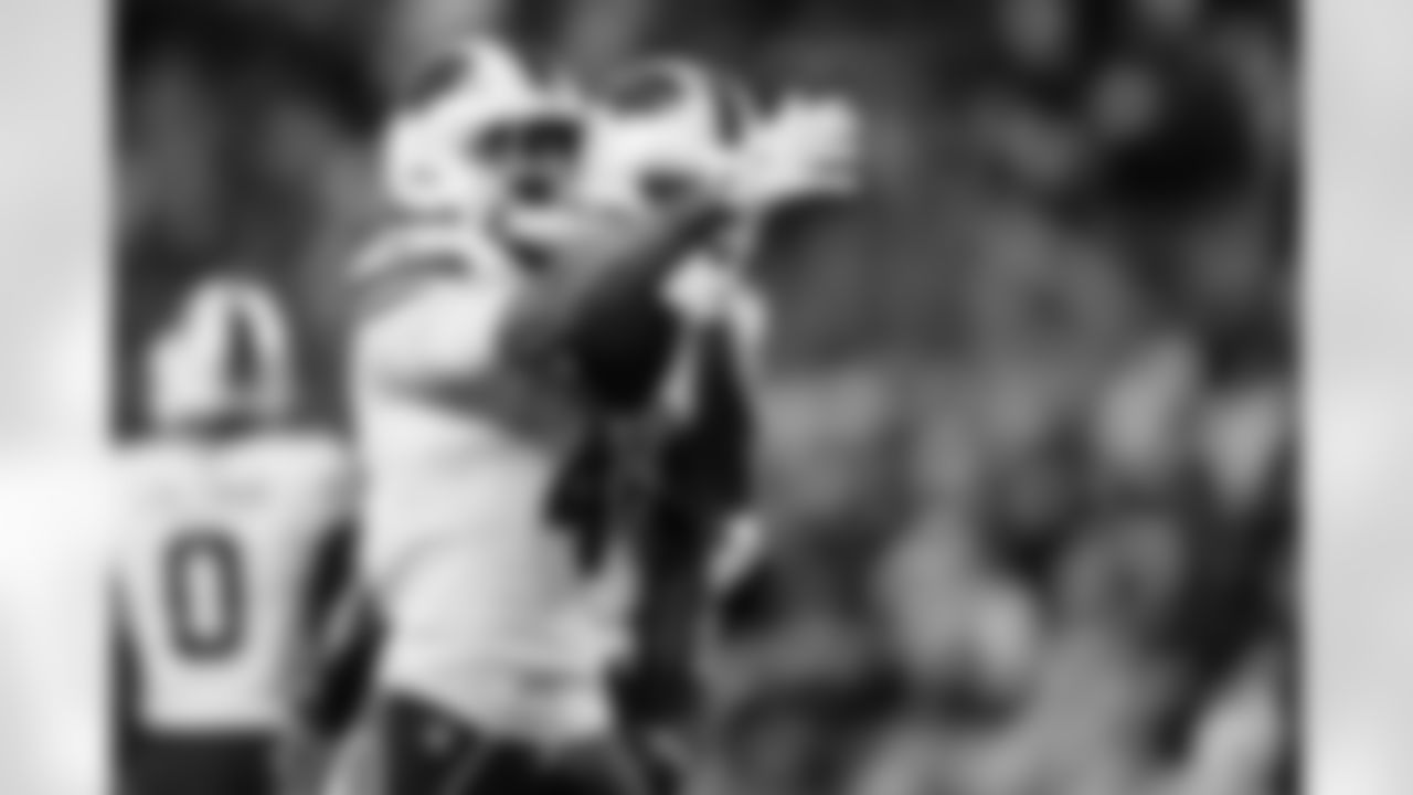 Pittsburgh Steelers vs Buffalo Bills, Regular Season, November 30, 2025 at Acrisure Stadium.