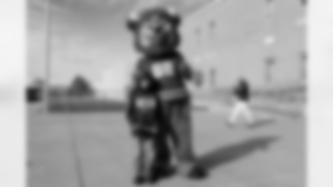 Free Mobile Food Markets, November 01, 2025 at #94 West Hertel Academy.