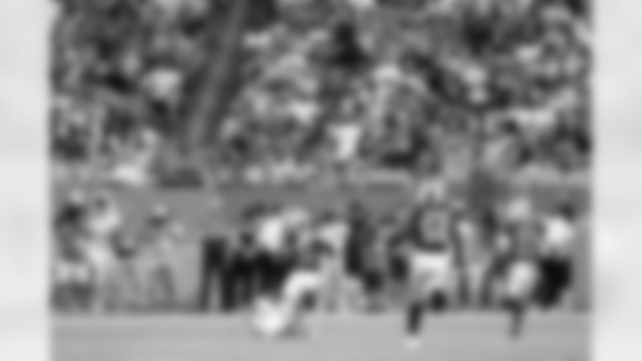 Miami Dolphins vs Buffalo Bills, Regular Season, November 09, 2025 at Hard Rock Stadium.