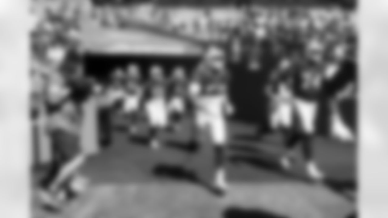 Miami Dolphins vs Buffalo Bills, Regular Season, November 09, 2025 at Hard Rock Stadium.