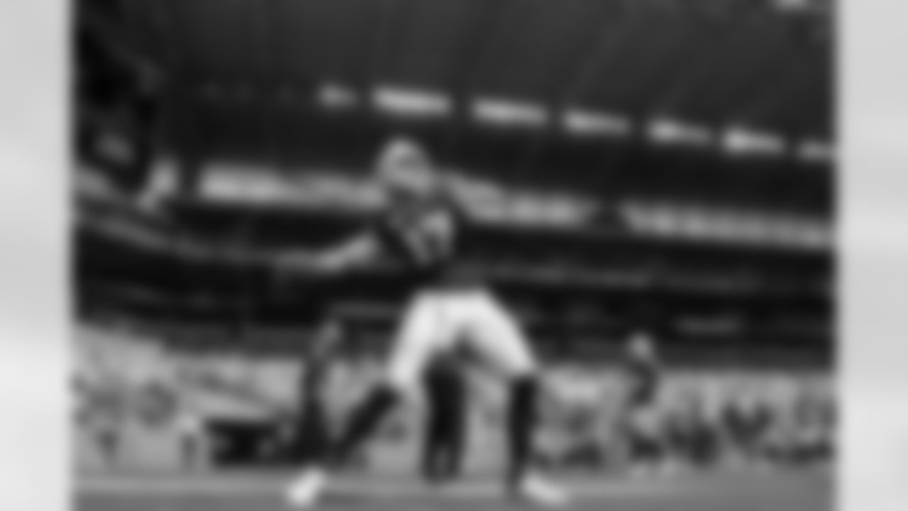 Miami Dolphins vs Buffalo Bills, Regular Season, November 09, 2025 at Hard Rock Stadium.